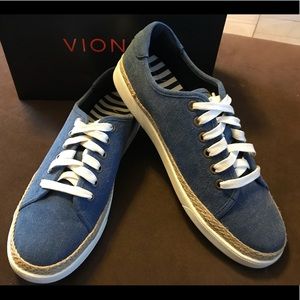 Vionic women’s sunny Hattie lace up navy sneakers